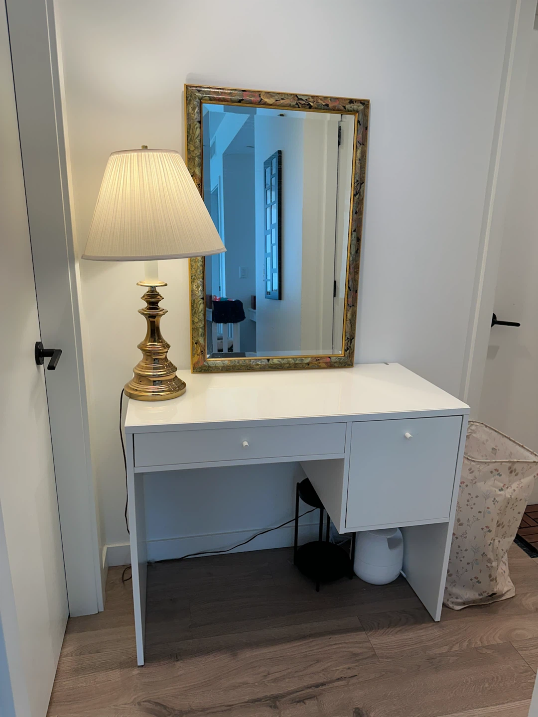 Vanity setup - excellent condition - photo 2
