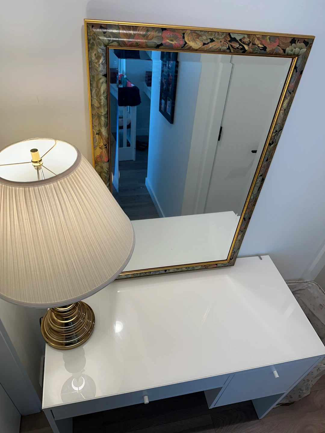 Vanity setup - excellent condition - photo 3