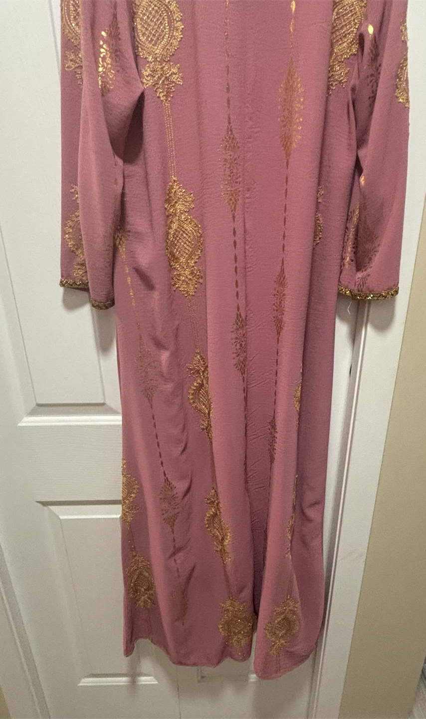 Pink abaya dress with gold embroidery - photo 5