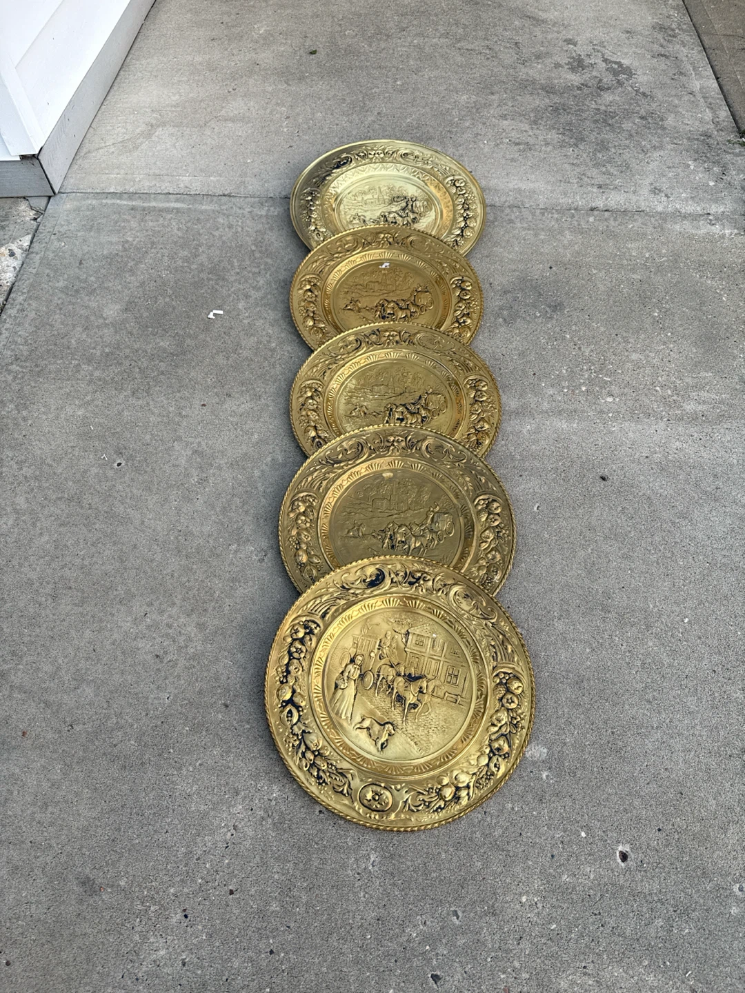 Antique gold plates each 10