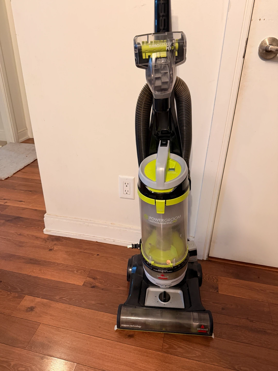 Bissell Powergroom Vacuum Cleaner