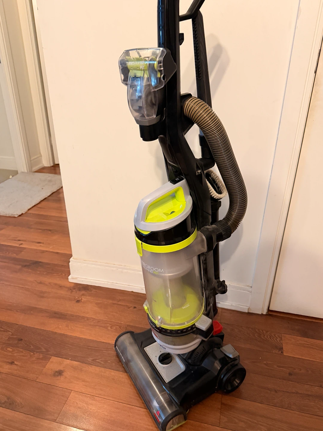 Bissell Powergroom Vacuum Cleaner - photo 2