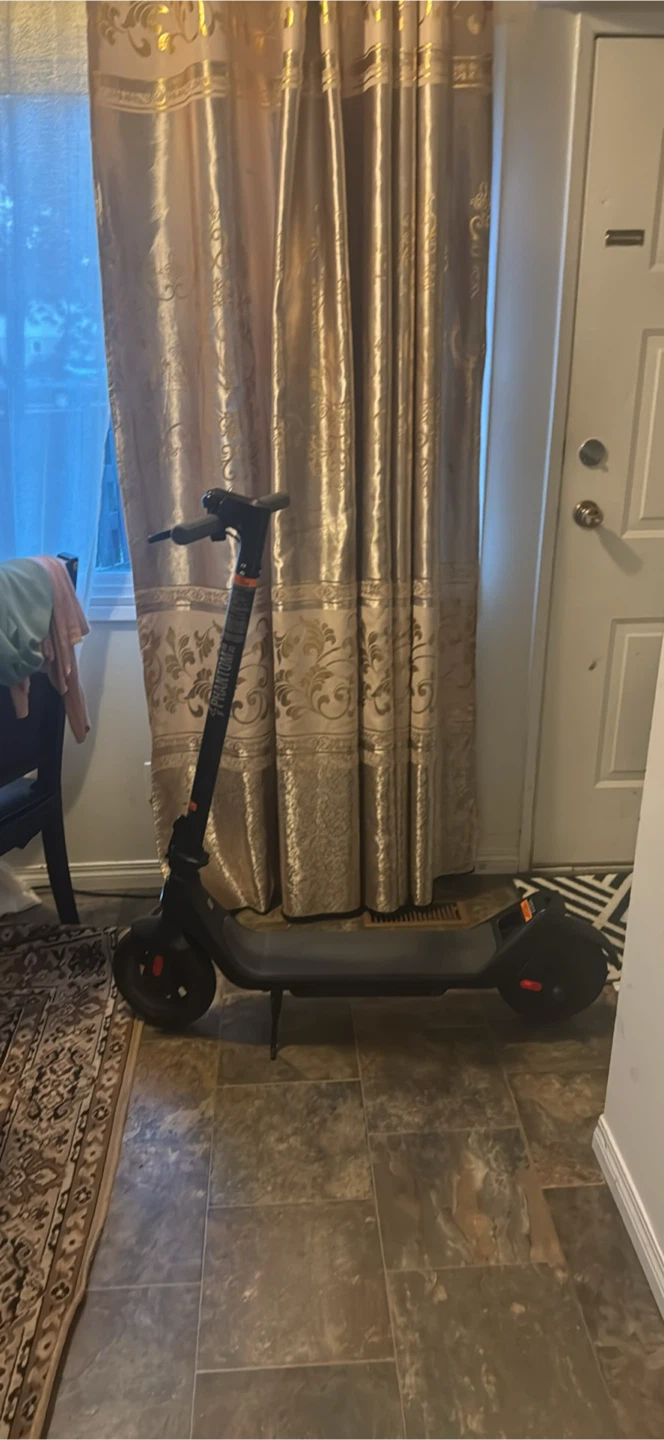 Phantom Gogo A10 Electric Scooter - Mint / 1.5 Months Used