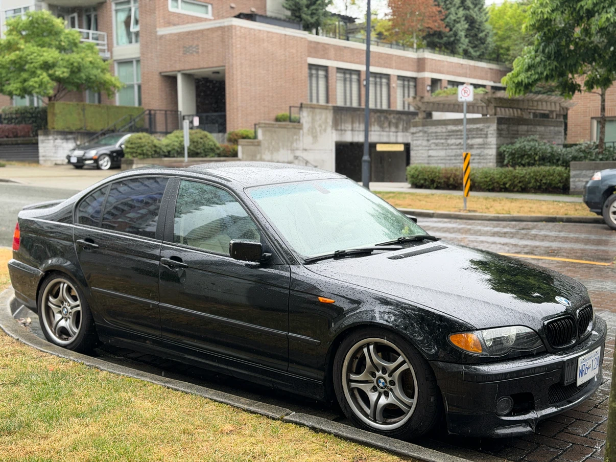 Black BMW 325i Sedan