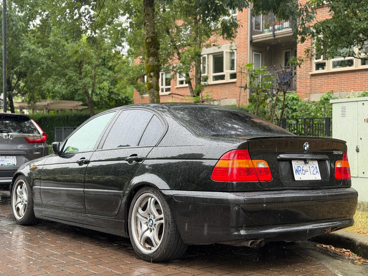 Black BMW 325i Sedan - photo 2