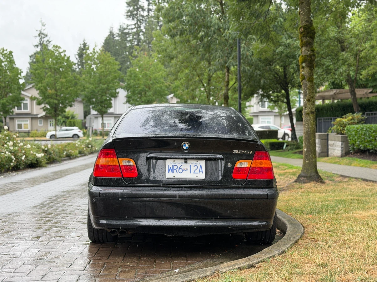 Black BMW 325i Sedan - photo 3