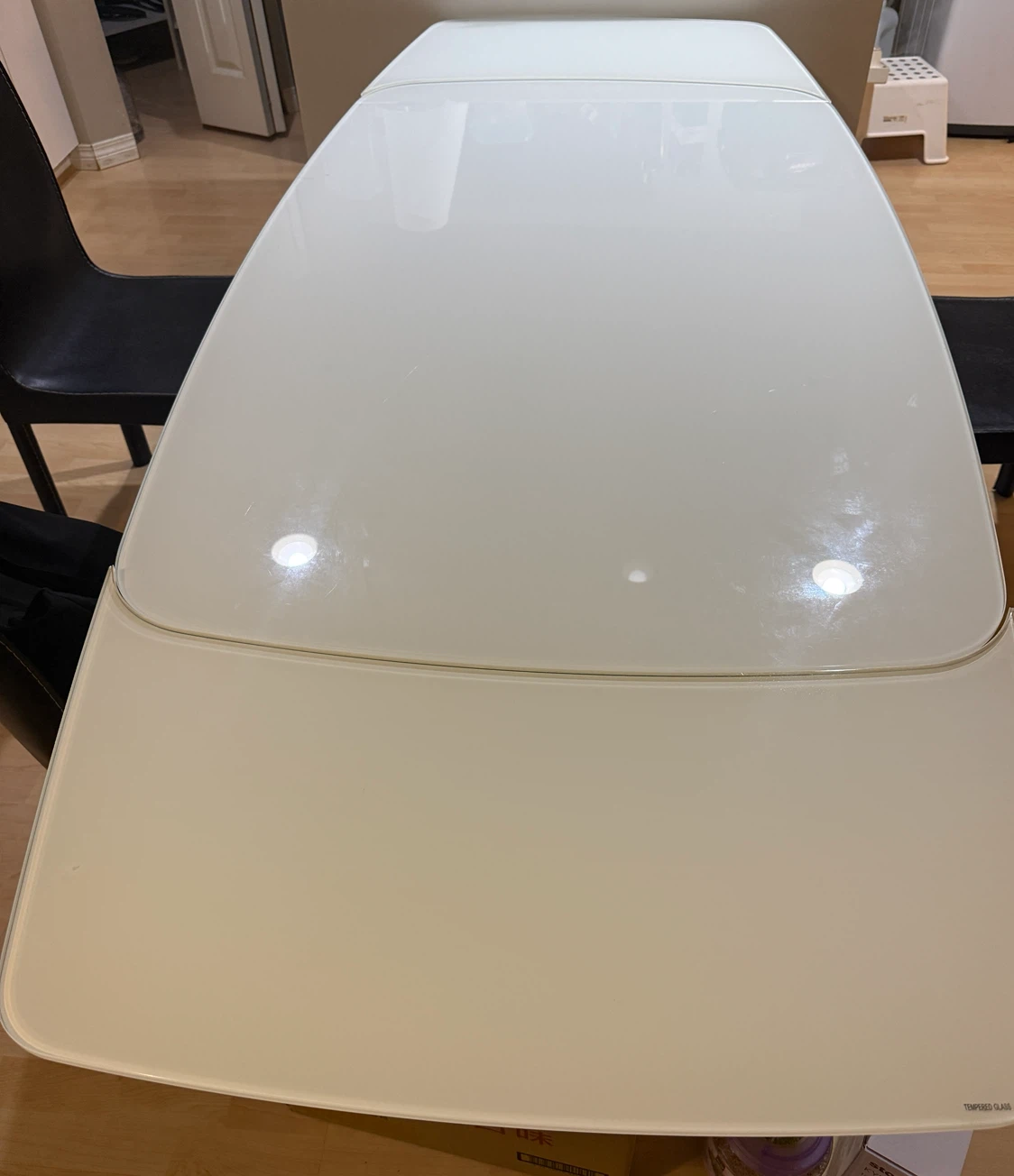 Modern White Tempered Glass Extendable Dining Table (140–180 cm) - photo 3