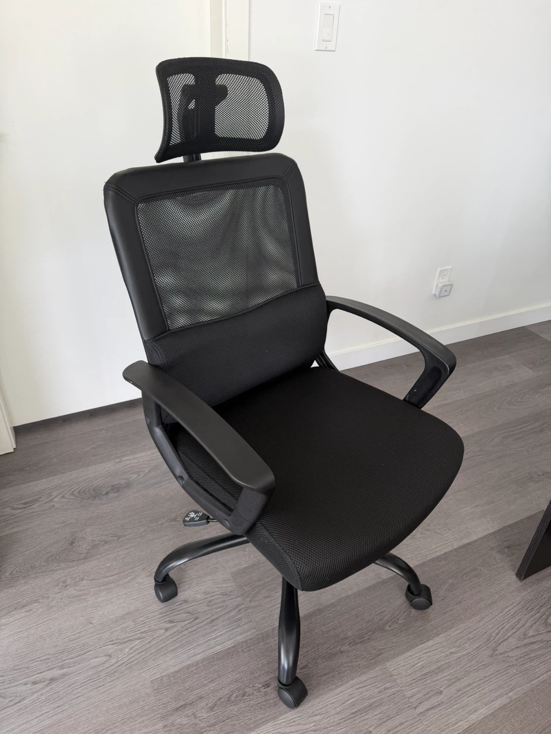 Black Mesh Office Chair with Headrest - photo 3