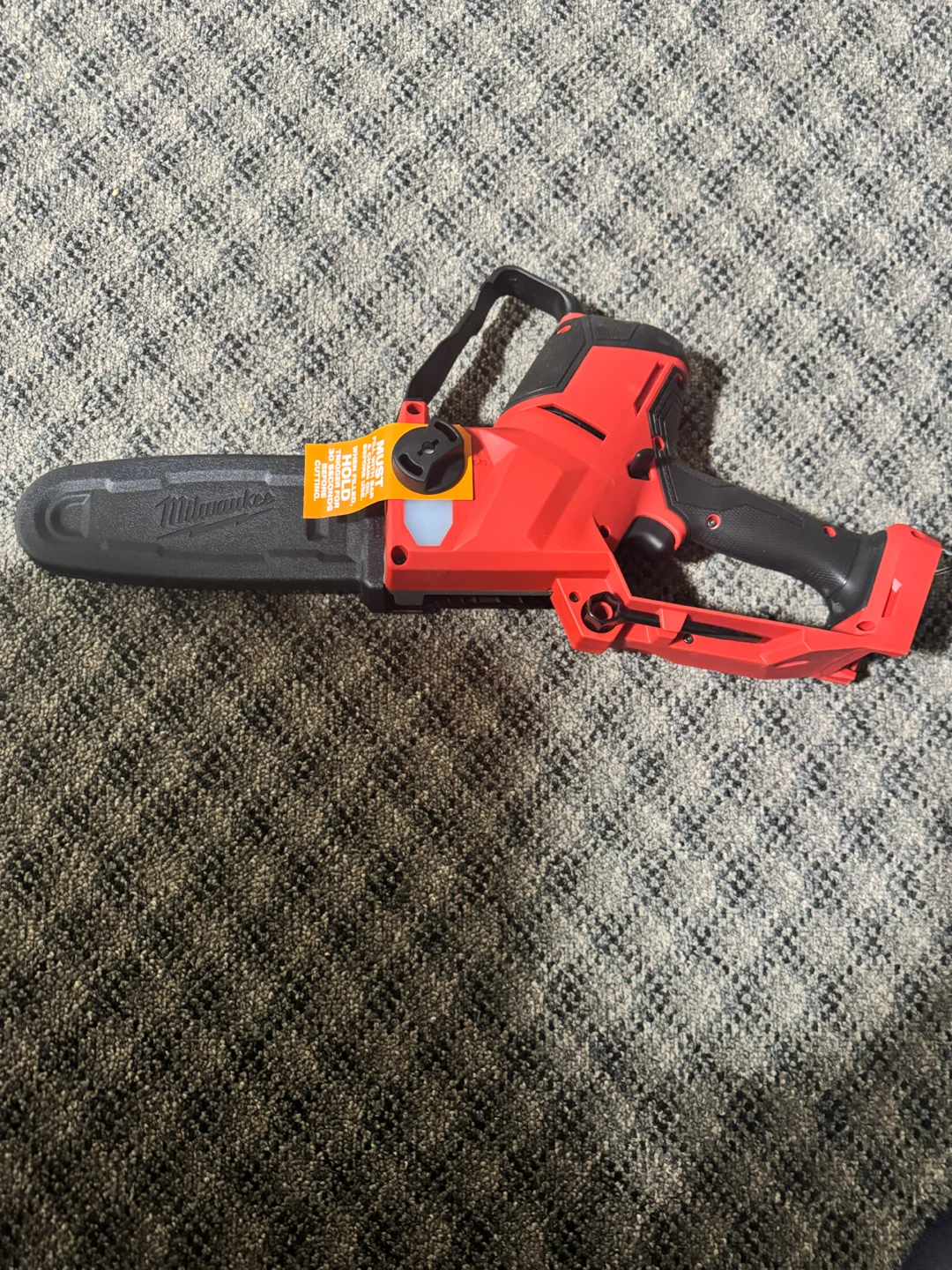 Milwaukee M18 FUEL 8 in. Cordless Electric Chainsaw Hatchet - photo 3