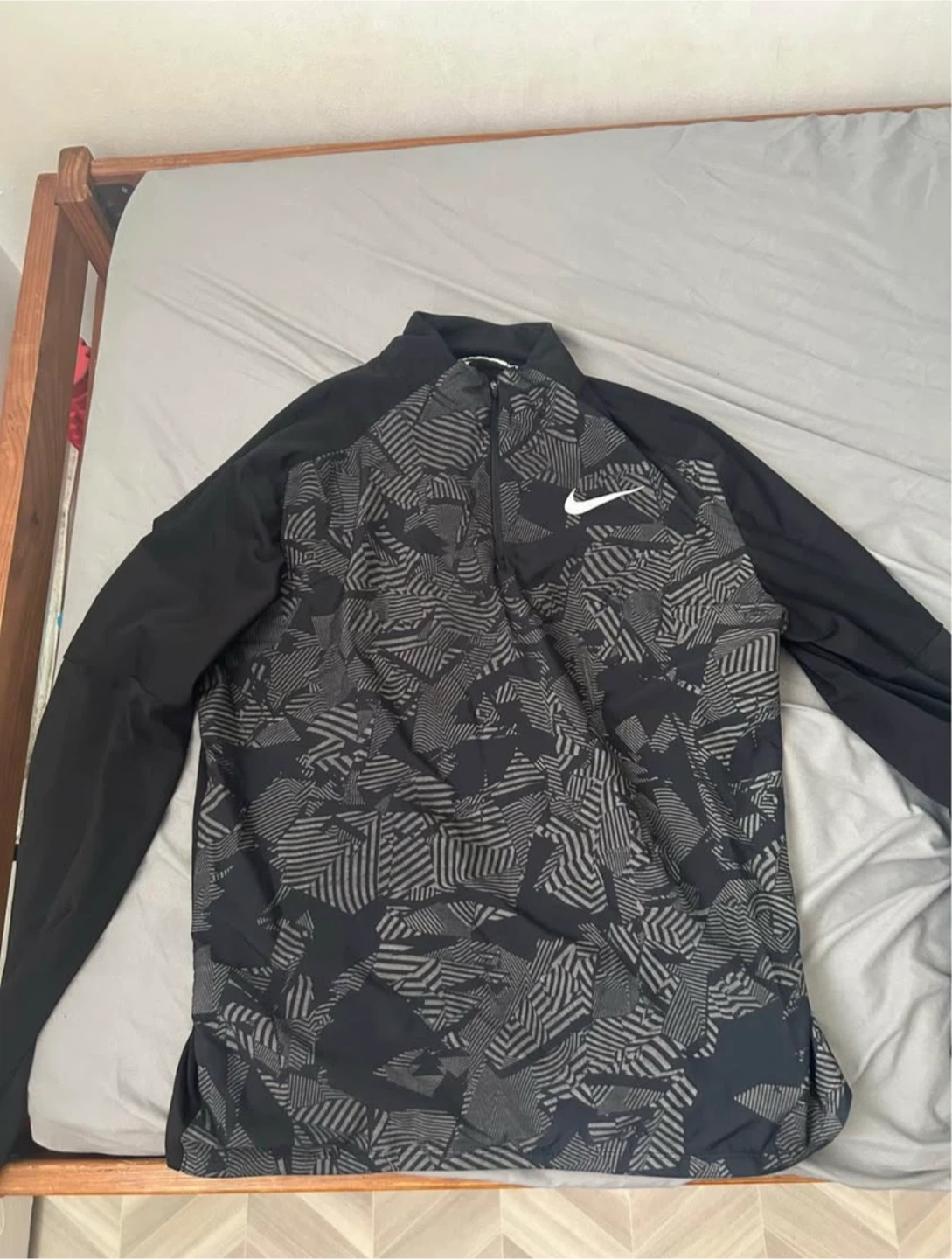 Men’s Nike running sweater