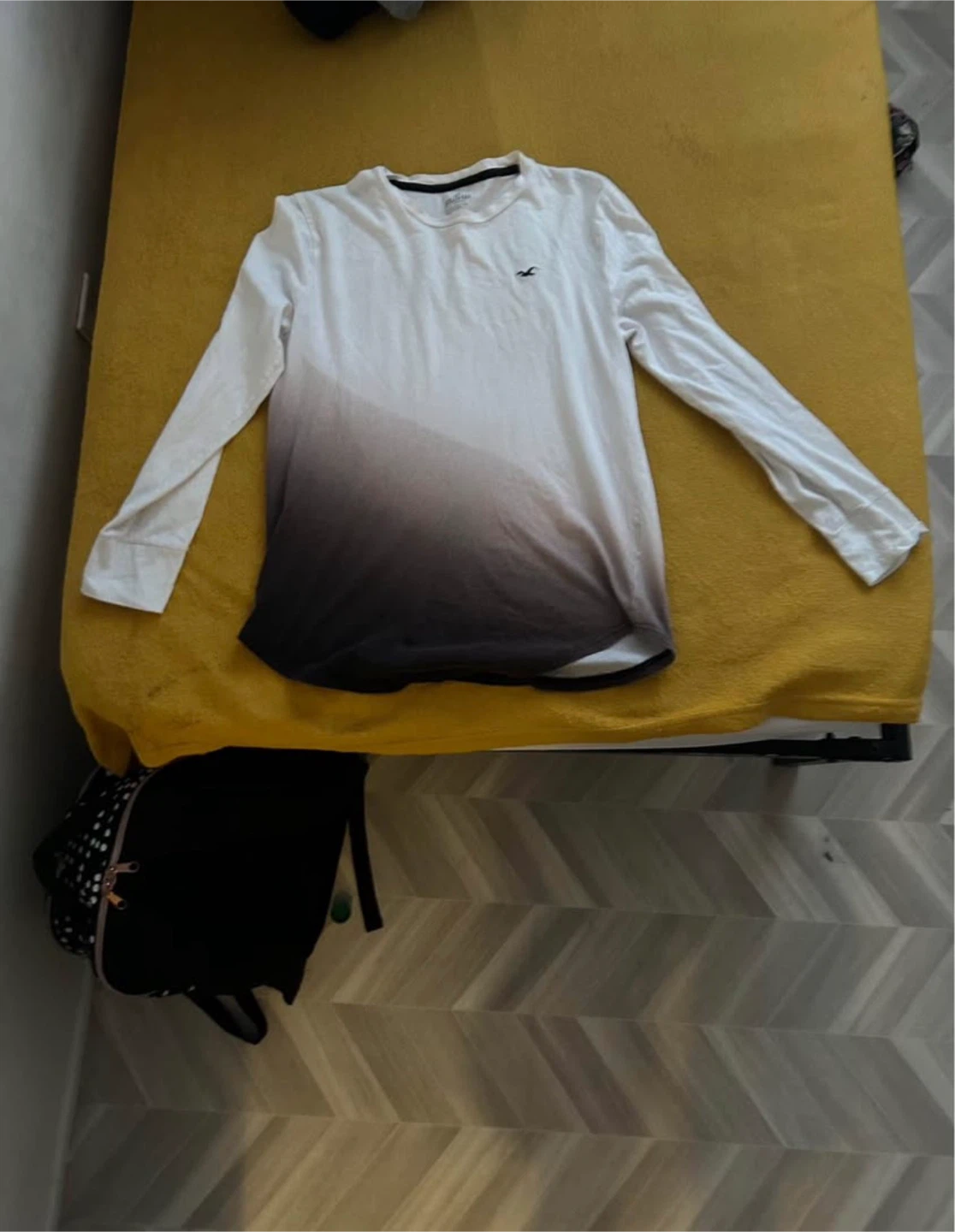 Men’s long sleeve shirt size small
