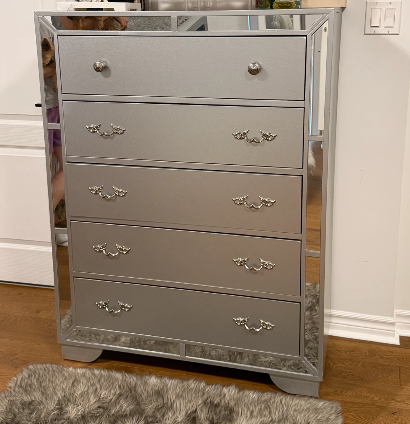 Mirrored Silver 5-Bed set (Bed/Vanity/Bed side table/ Drawer) - photo 4