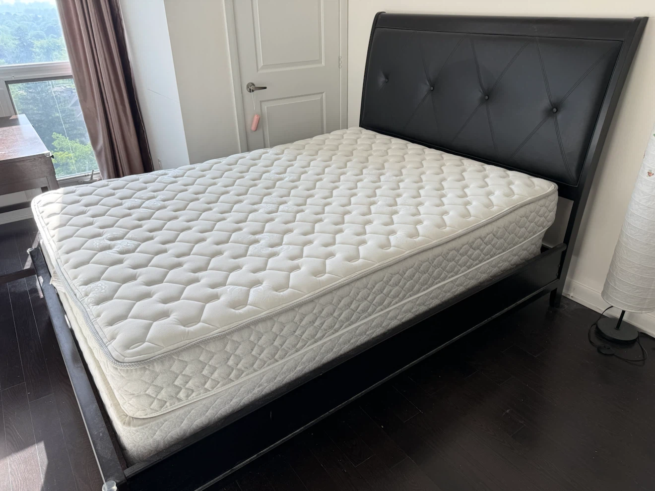 Queen size bed frame➕Mattress