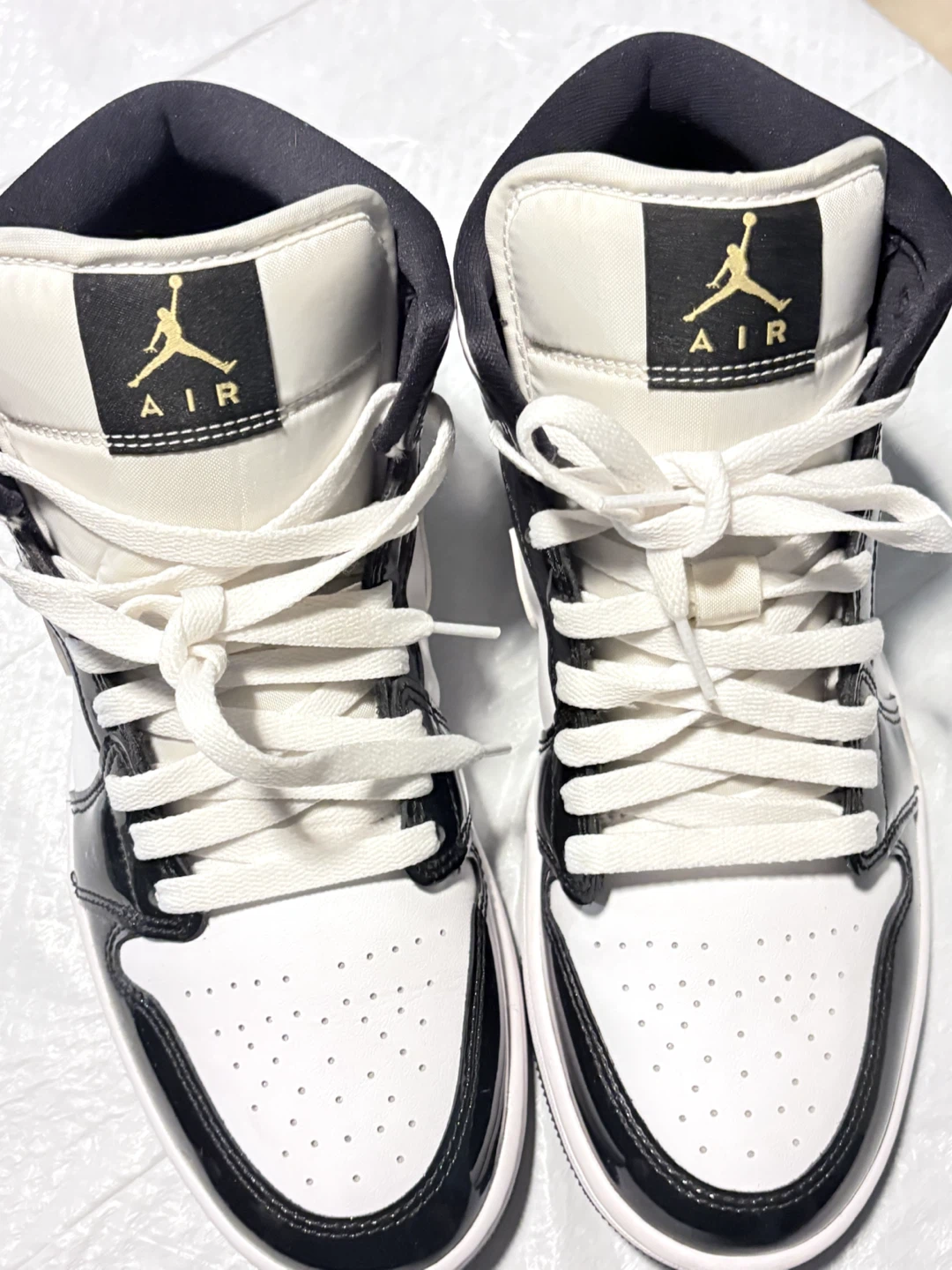 Air Jordan 1 Mid SE Shoes - Black/Gold/White
