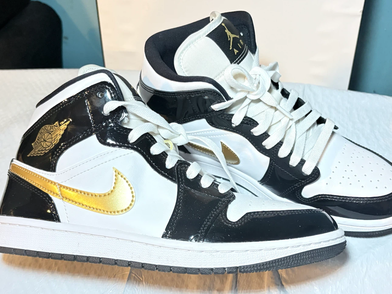 Air Jordan 1 Mid SE Shoes - Black/Gold/White - photo 3