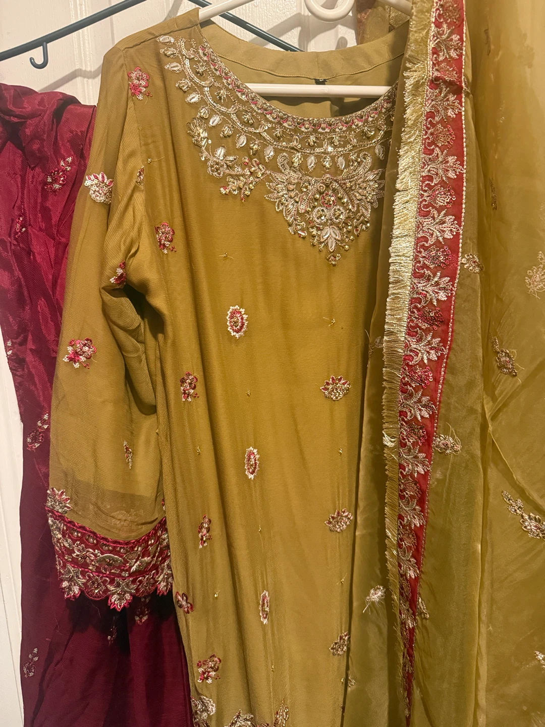 Embroidered Women's Suit with Dupatta - photo 2
