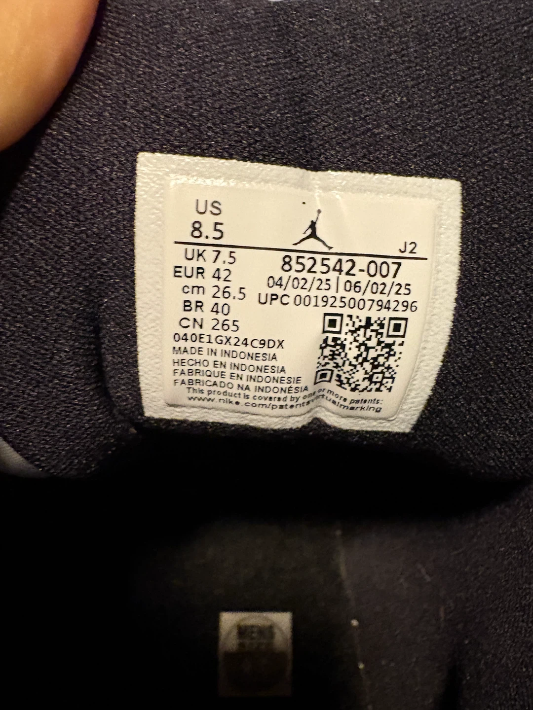 Air Jordan 1 Mid SE Shoes - Black/Gold/White - photo 5