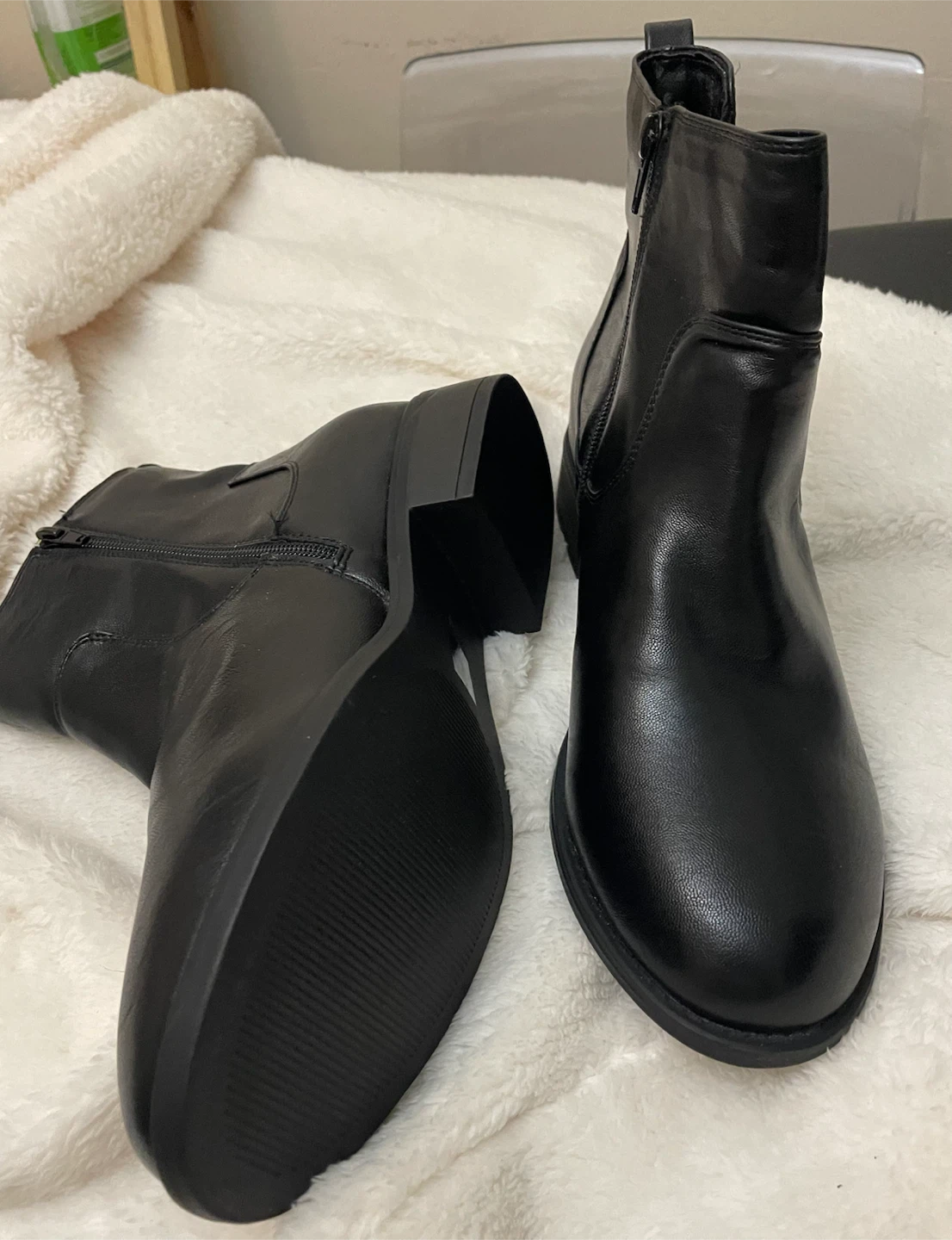 New never worn  Women’s leather ankle boots - photo 3