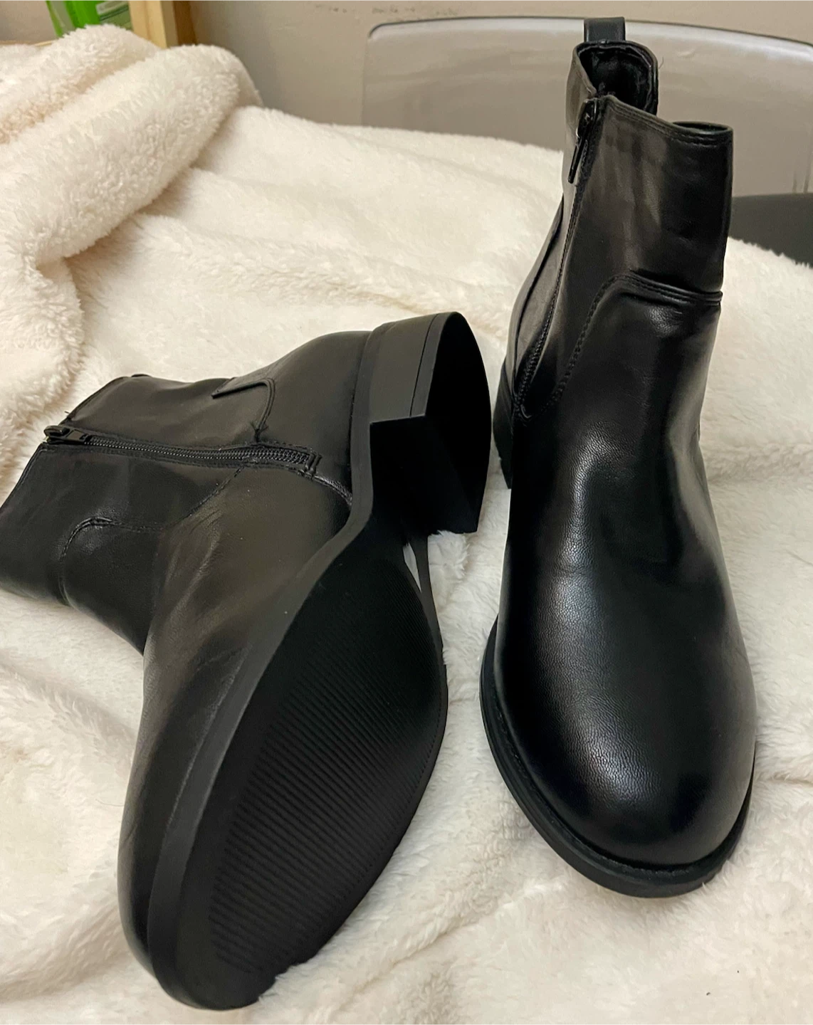 New never worn  Women’s leather ankle boots - photo 4