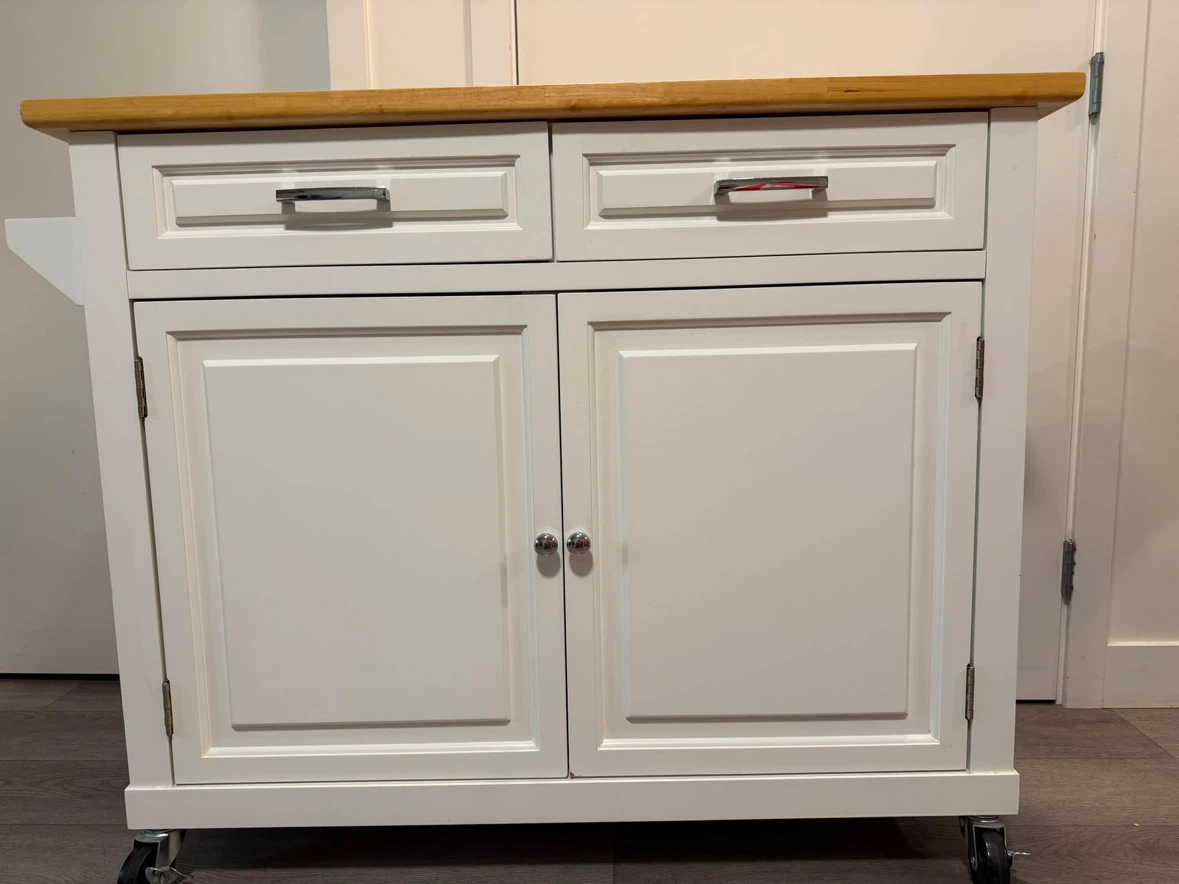 Kitchen island/cart like new *Free delivery