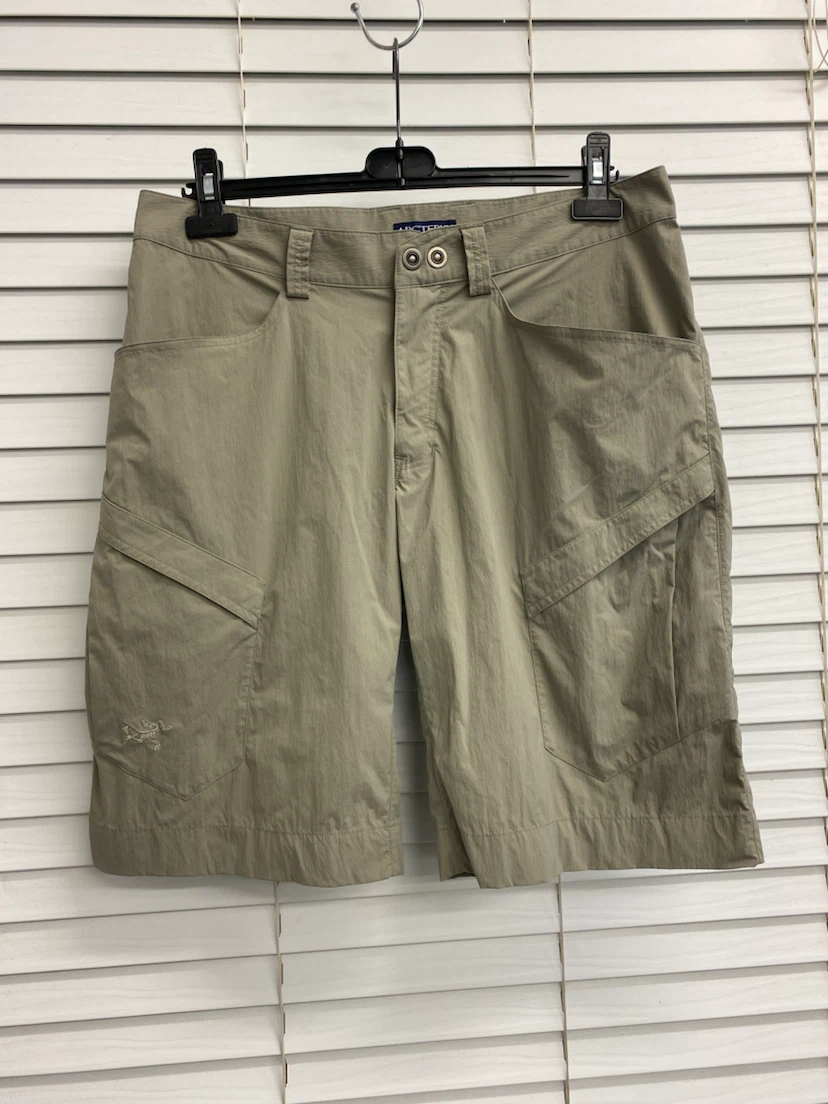 Arc'teryx Men's Cargo Shorts - Size 34
