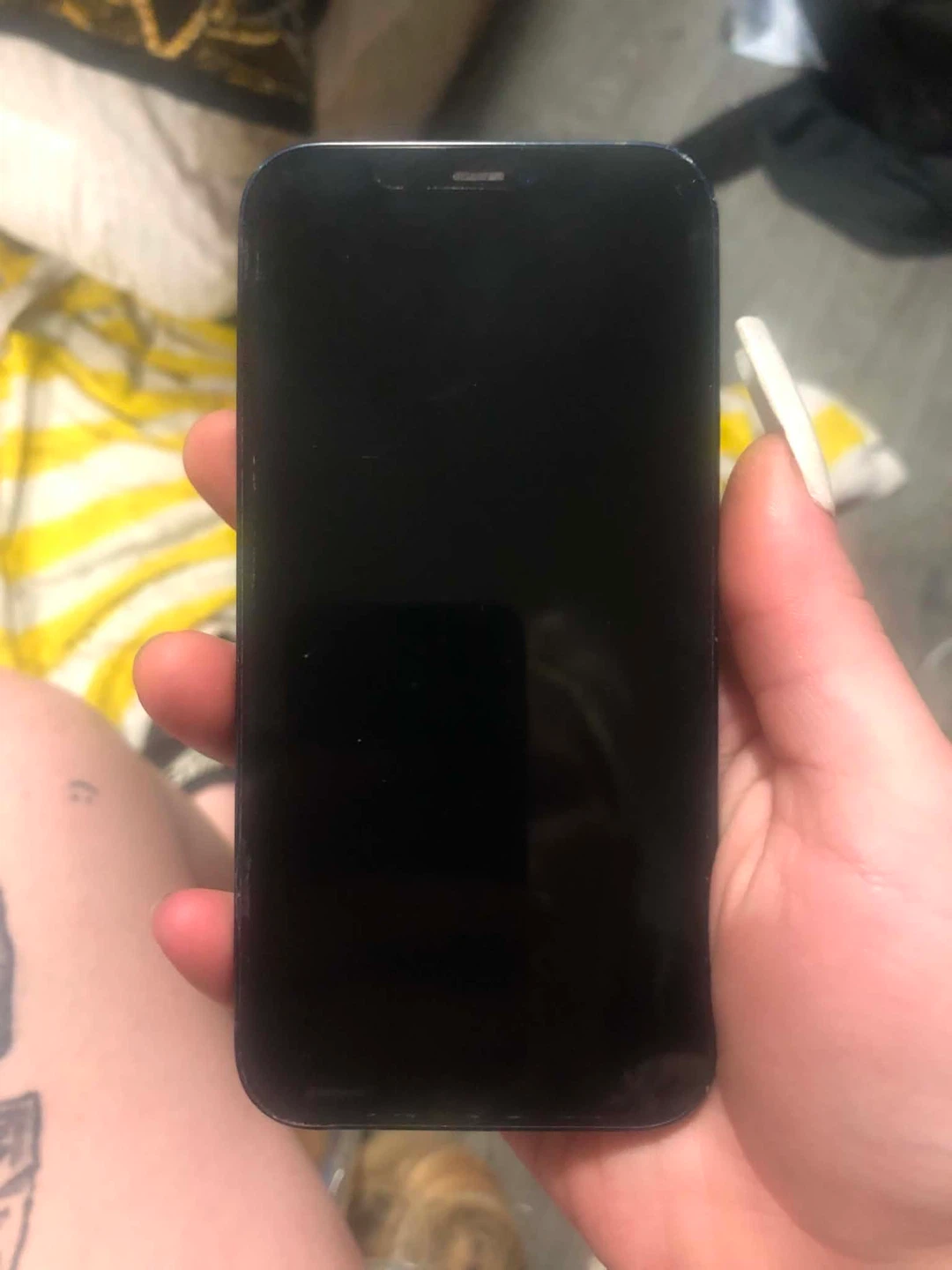 iPhone 12 - photo 2