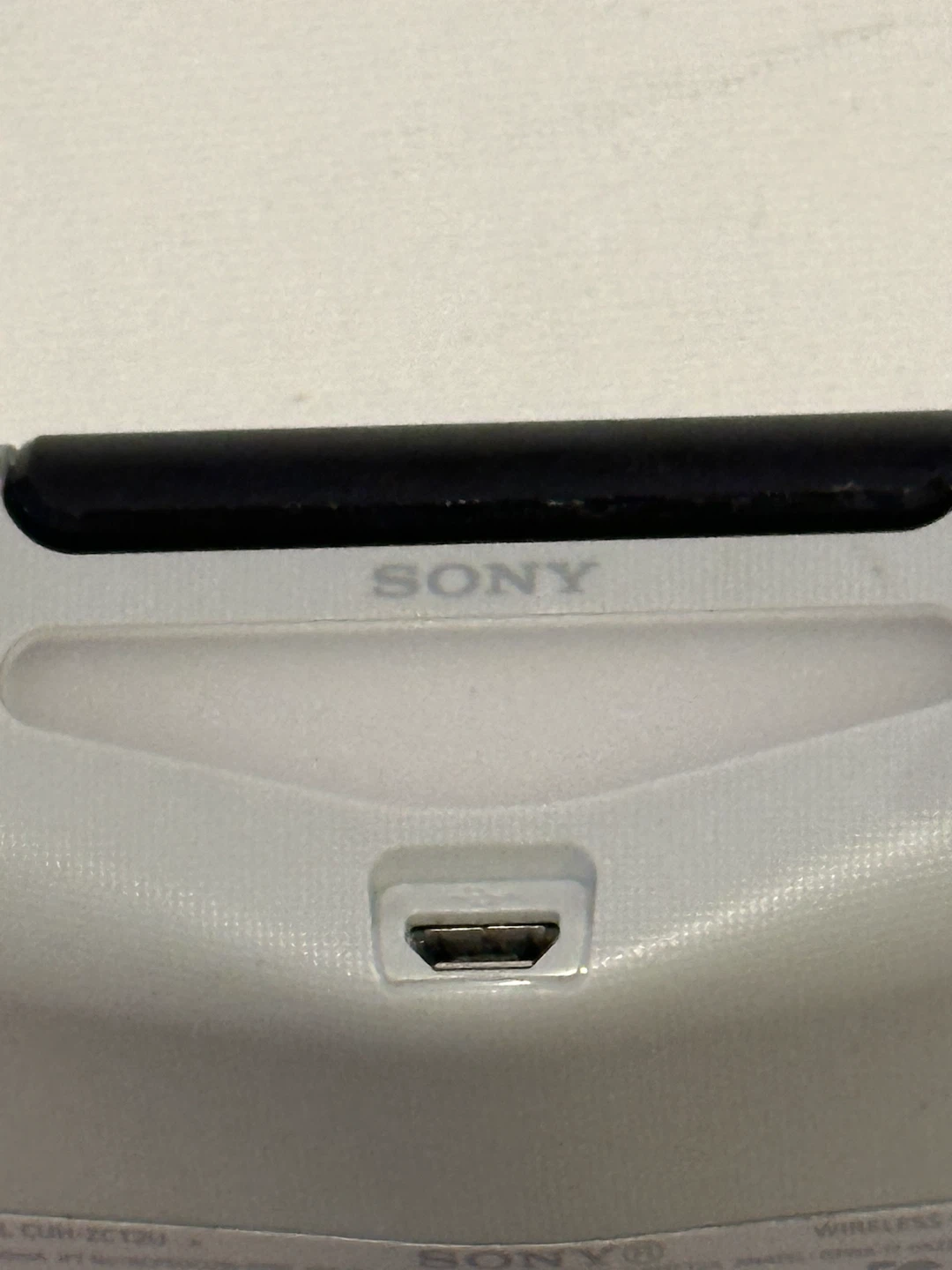 Sony PlayStation 4 DualShock 4 Wireless Controller - photo 3
