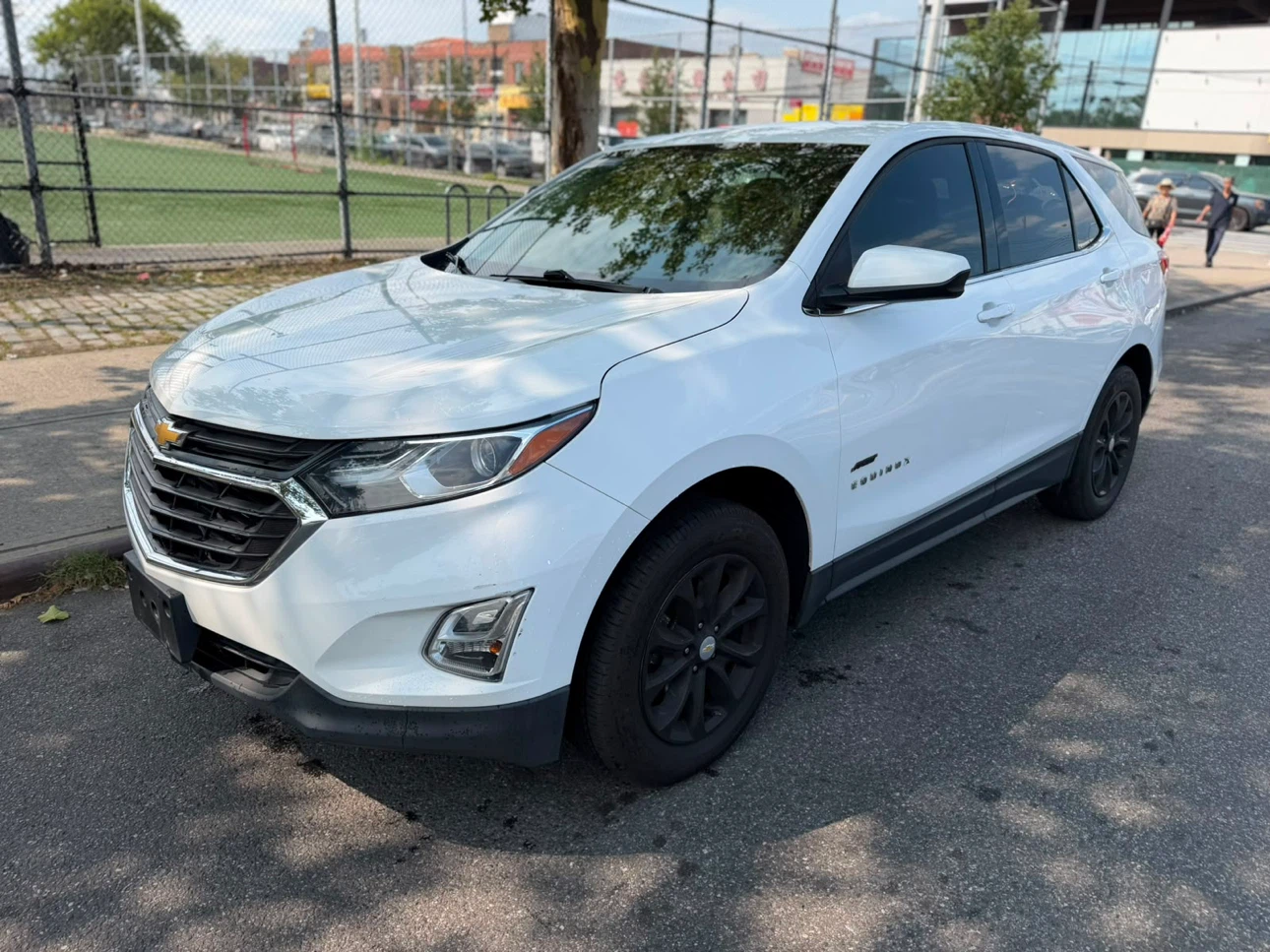 White Chevrolet Equinox SUV - photo 2