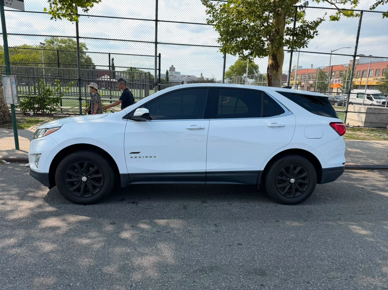 White Chevrolet Equinox SUV - photo 5