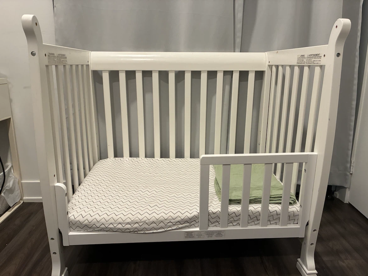White Convertible Crib with Mattress - photo 2