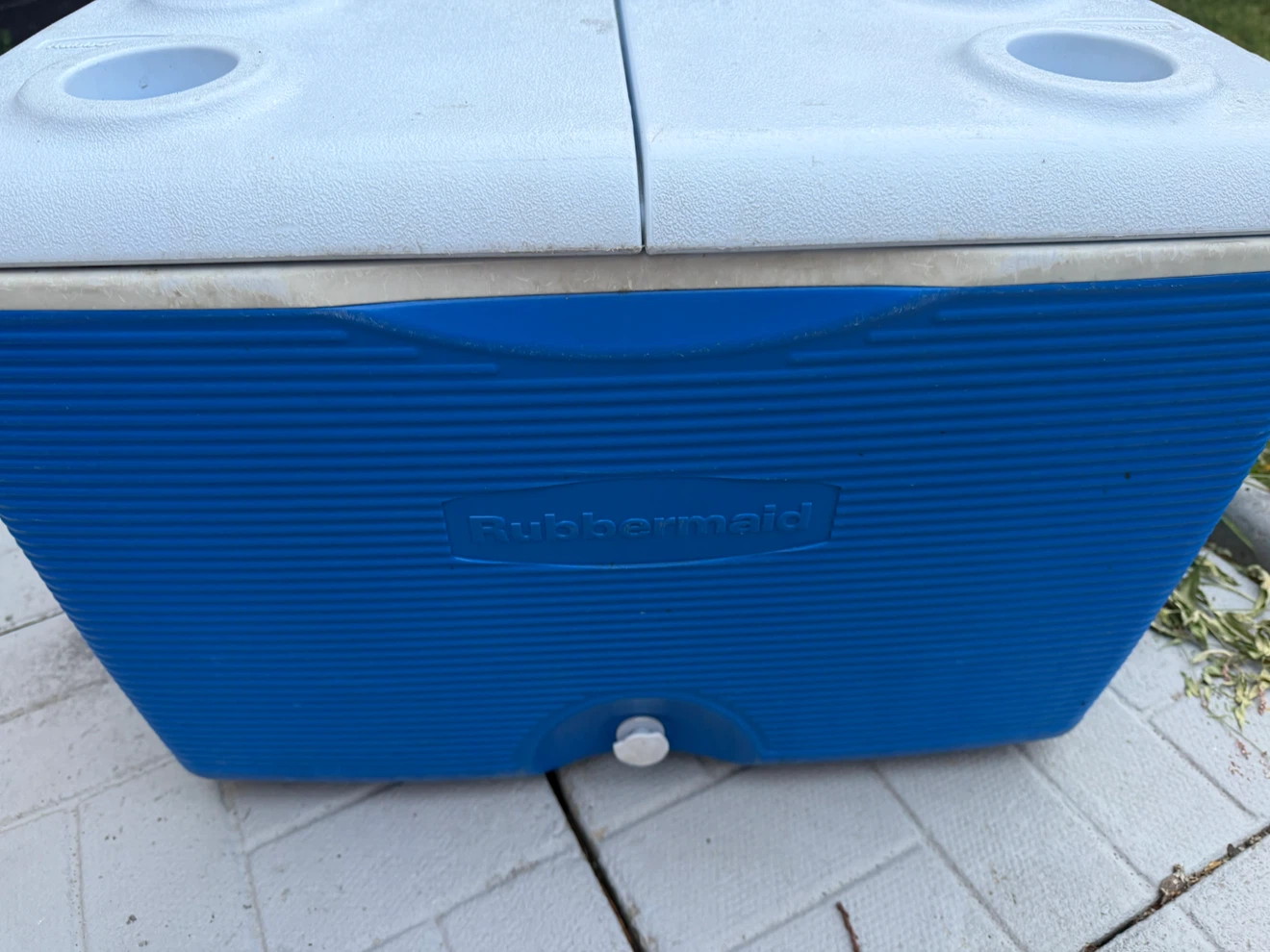 Rubbermaid Rolling Cooler with Wheels - photo 2