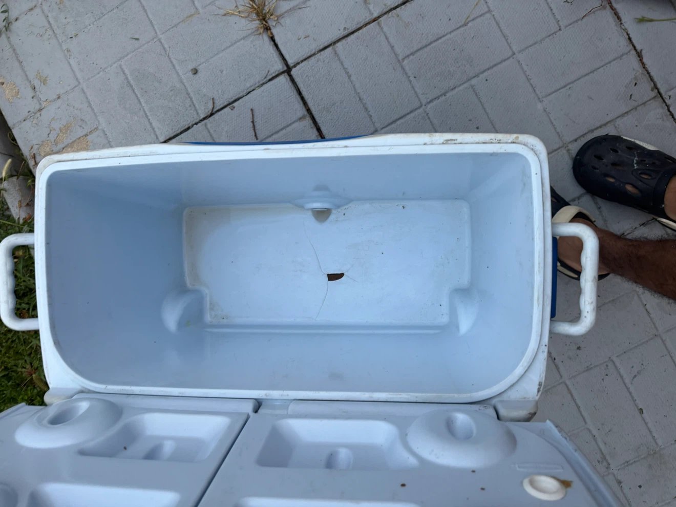 Rubbermaid Rolling Cooler with Wheels - photo 5