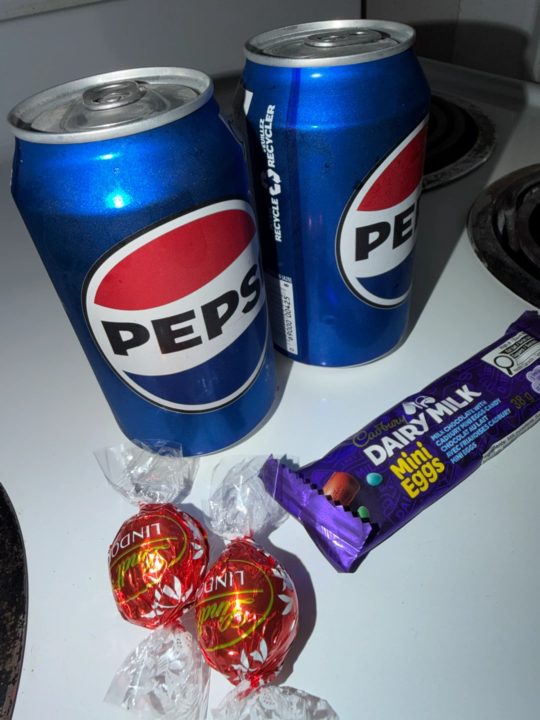 Pepsi with Cadbury Milk Mini Eggs and Lindt Chocolates - photo 4