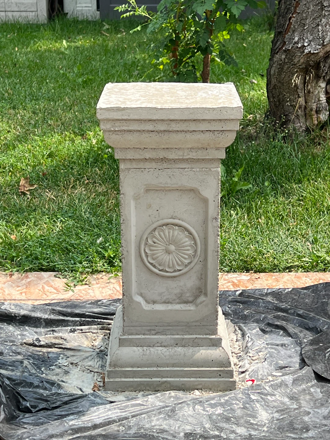 Concrete Pedestal Stand with Floral Medallion - photo 4