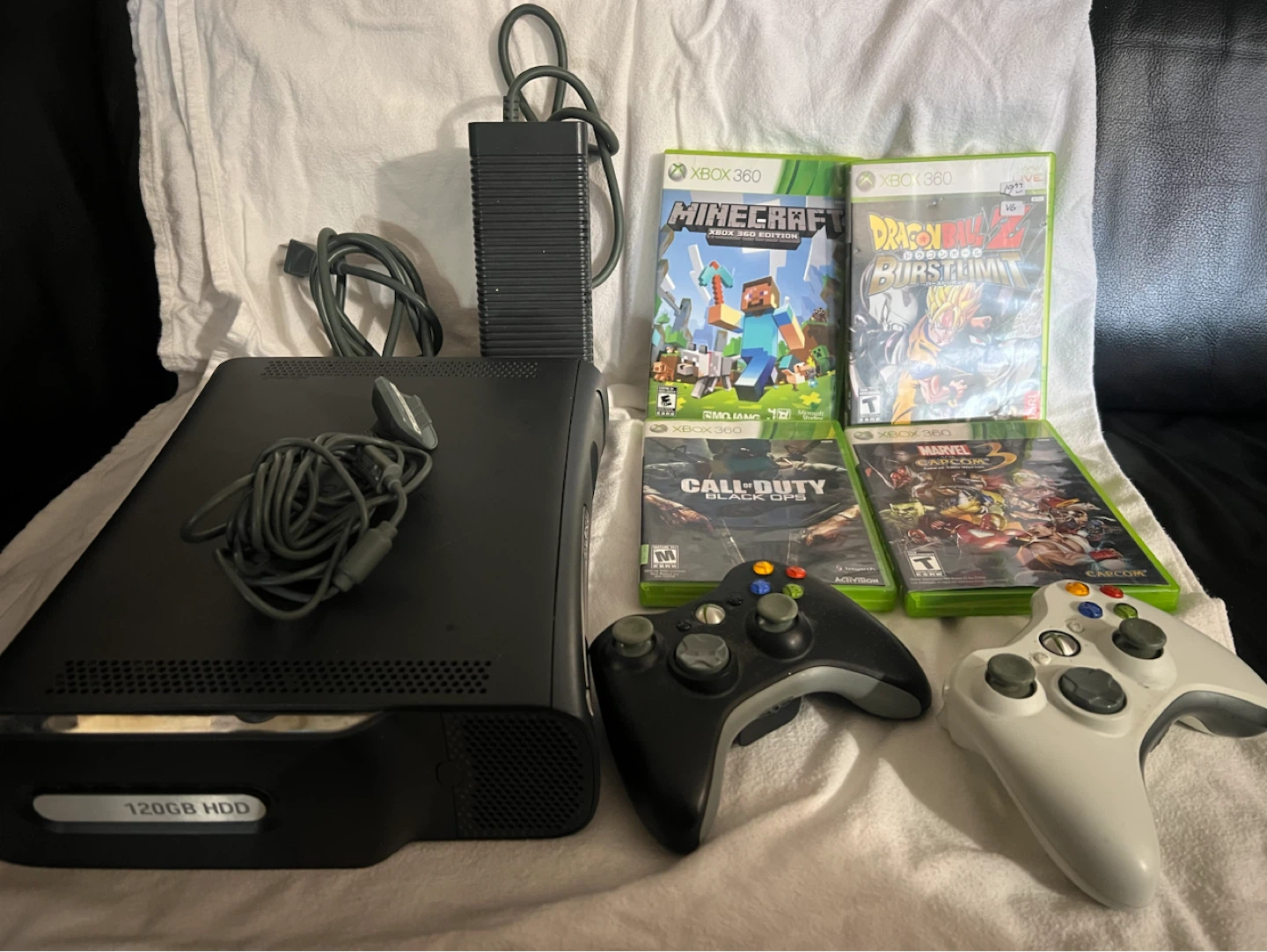 Xbox 360 Console Bundle with 4 Games and Controllers - photo 3