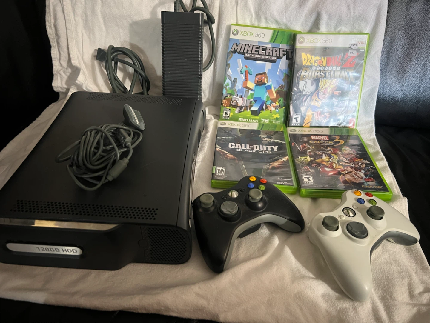 Xbox 360 Console Bundle with 4 Games and Controllers - photo 4