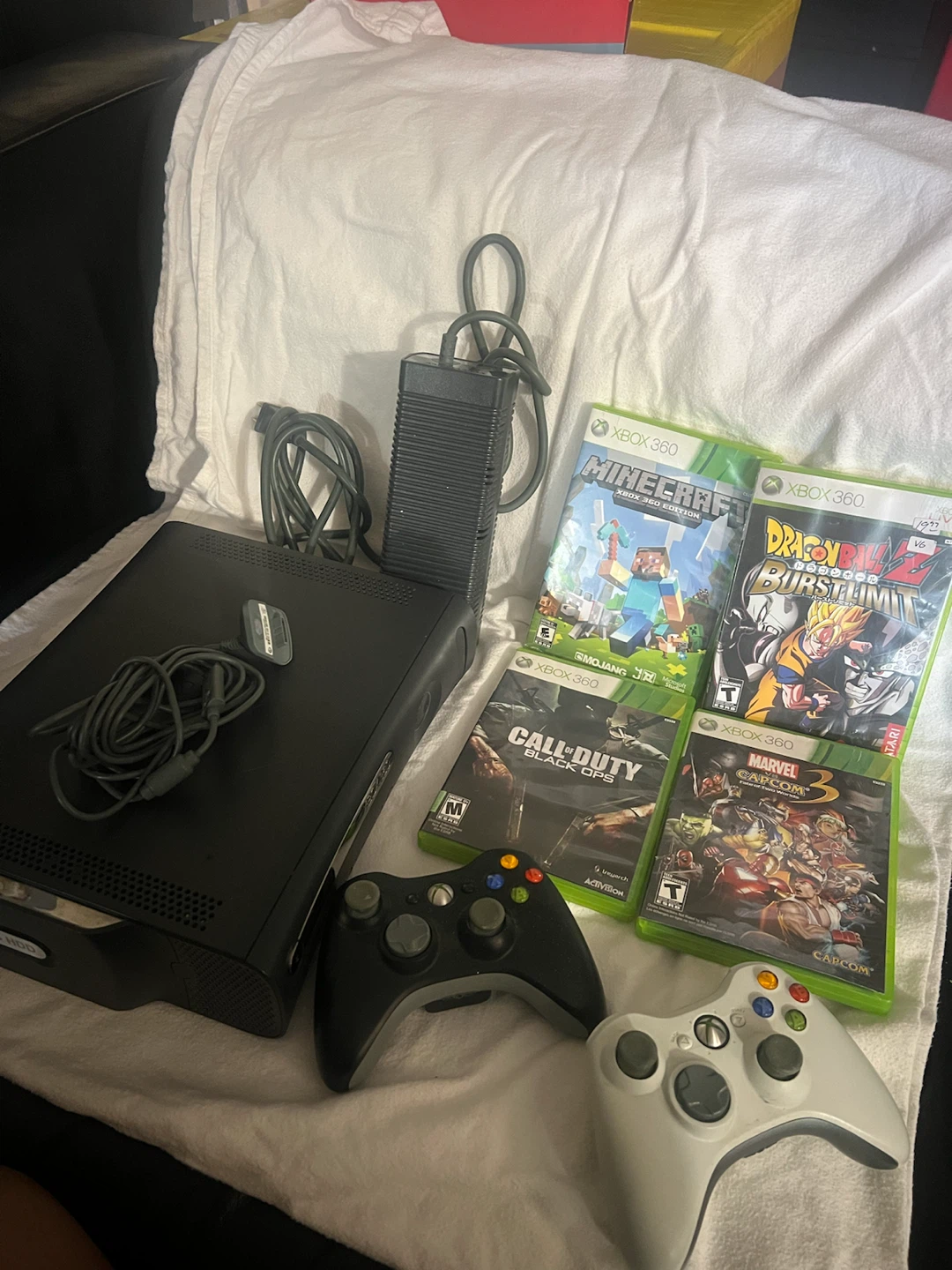 Xbox 360 Console Bundle with 4 Games and Controllers - photo 5