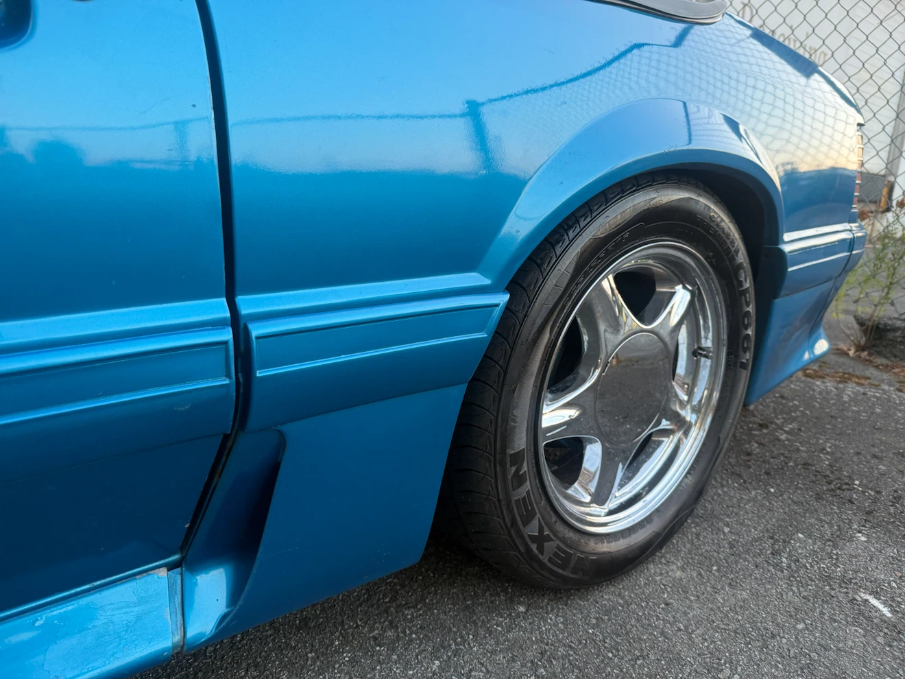 Blue Ford Mustang Convertible 1988 - photo 3