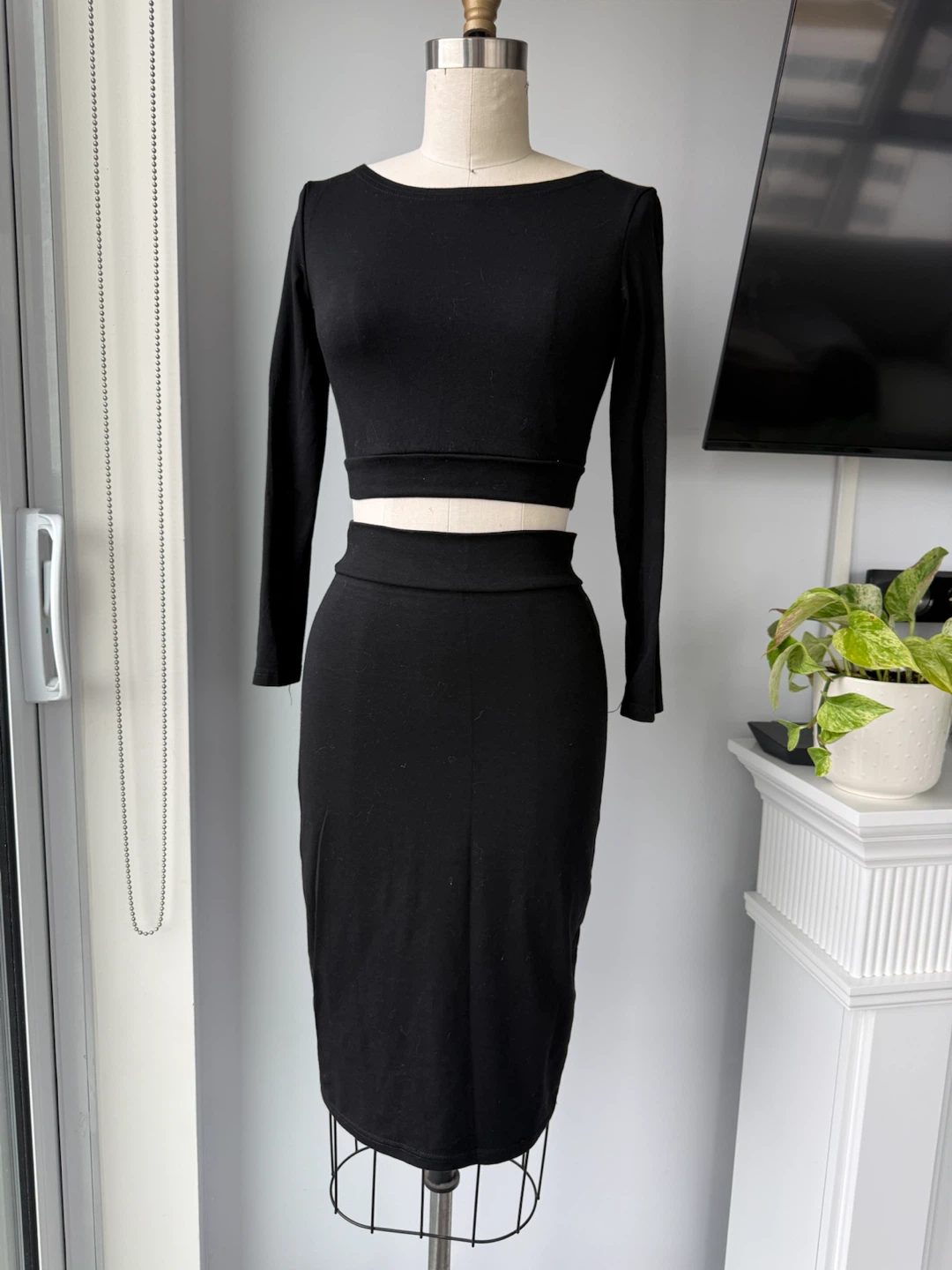 Black Long Sleeve Crop Top and Pencil Skirt Set
