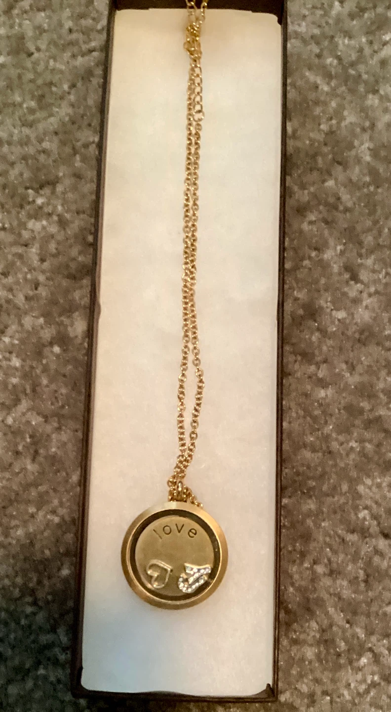 Gold Tone Necklace with "love" Pendant