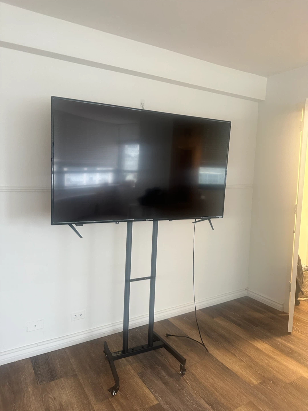 Element Roku TV 50 inch - photo 2