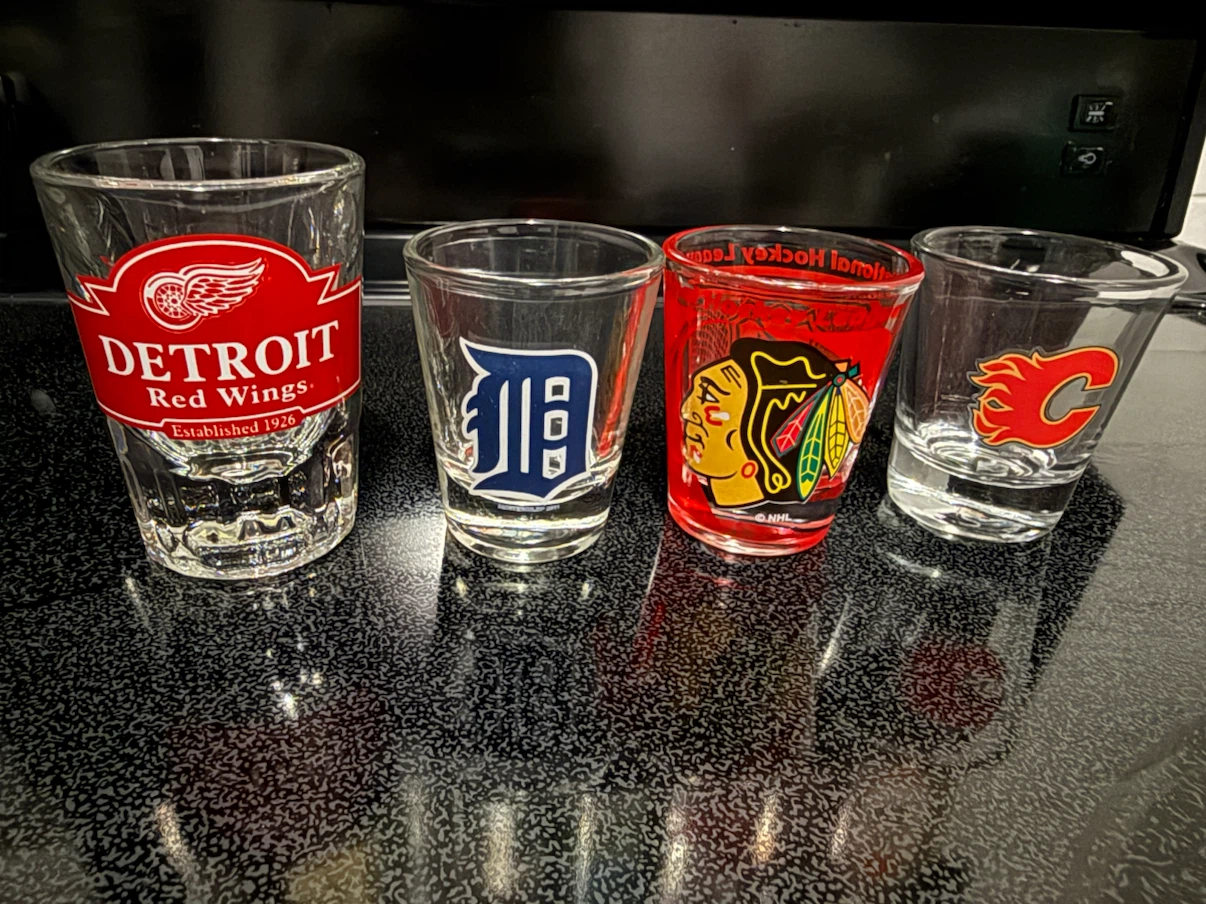 4 NHL/MLB Team Shot Glasses