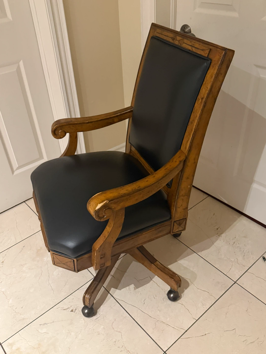 Vintage Swivel Office Chair - photo 3