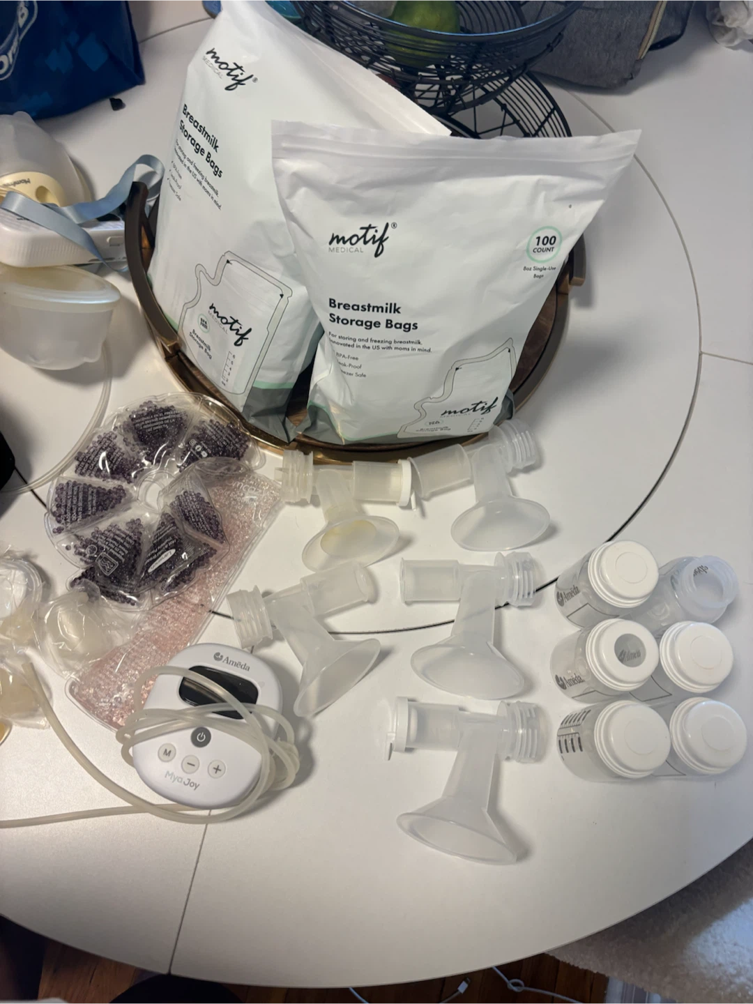 Ameda Purely Joy Breast Pump with Motif Breastmilk Storage Bags