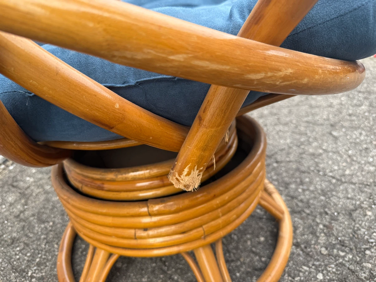 Rattan Swivel Chair with Blue Cushion - photo 3