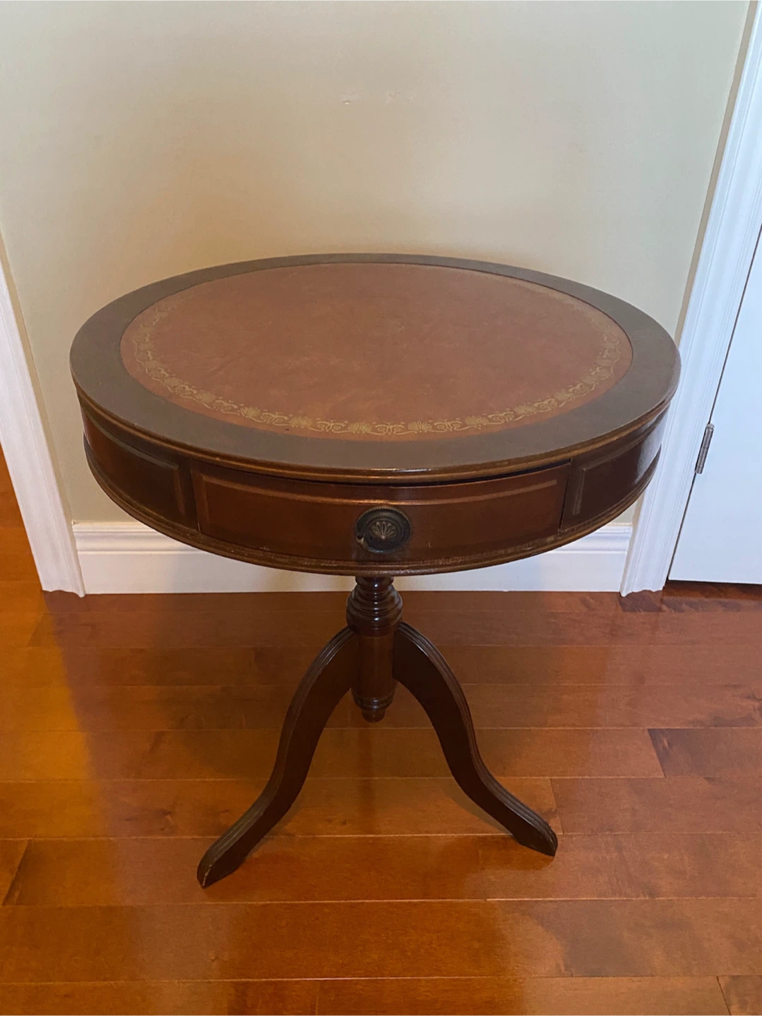 Various furniture and accent pieces for sale - photo 4