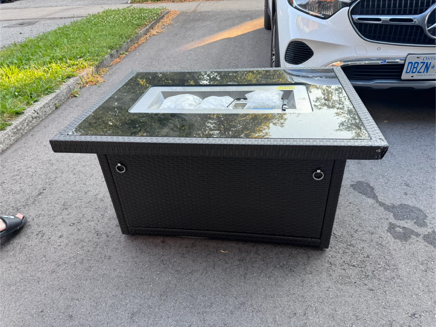 Outdoor propane Fire pit Table- Brand New - photo 2