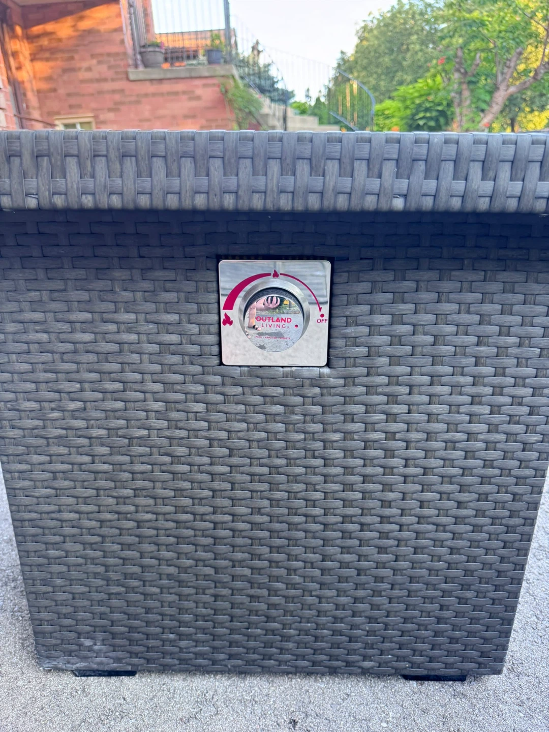 Outdoor propane Fire pit Table- Brand New - photo 4