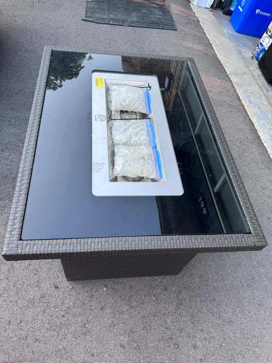 Outdoor propane Fire pit Table- Brand New - photo 3