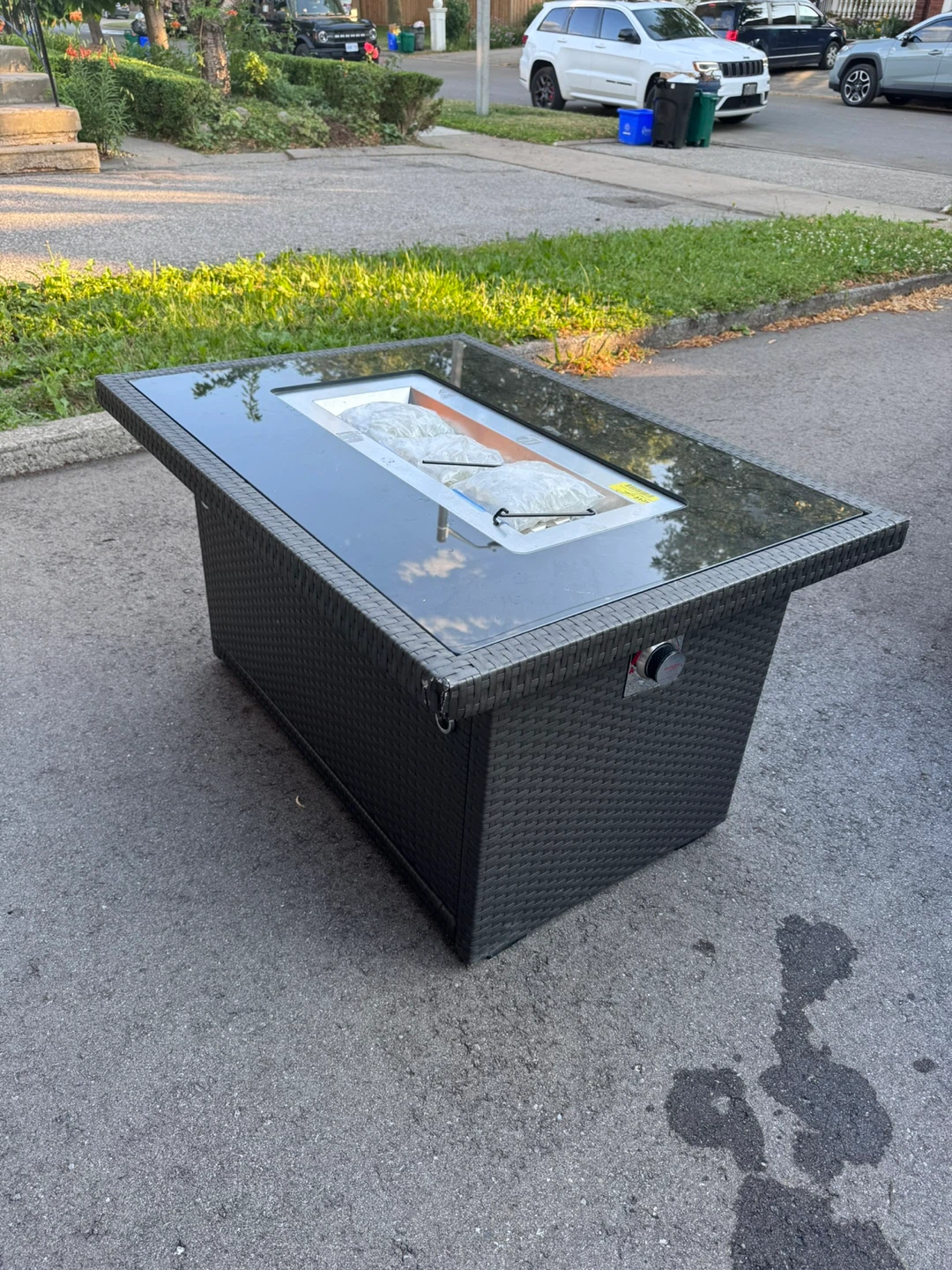 Outdoor propane Fire pit Table- Brand New